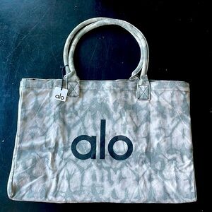 ALO ICONIC SHOPPER TOTE BNWT